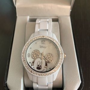 🌦️Come Clean Closet Sale🌦️ NWT Disney White link watch